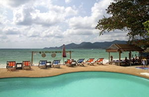 Swimming pool facing the Gulf of Thailand at Chaweng beach on the island of Ko Samui Swimming pool facing the Gulf of Thailand at Chaweng beach on the island of Ko Samui