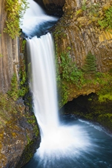 Toketee Falls, Umpqua National Forest, Oregon USA Toketee Falls, Umpqua National Forest, Oregon USA