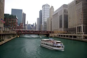 Tour boat on the Chicago River in Chicago, Illinois Tour boat on the Chicago River in Chicago, Illinois
