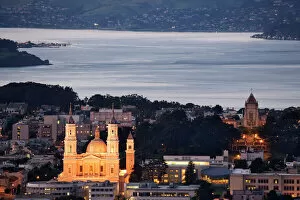 Images Dated 15th March 2005: USA, California, San Francisco. Aerial view of St. Ignatius Church lit at twilight
