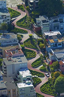 USA, California, San Francisco - Lombard Street (claimed to be the worldaAAs crookedest street) USA, California, San Francisco - Lombard Street (claimed to be the worldaAAs crookedest street)