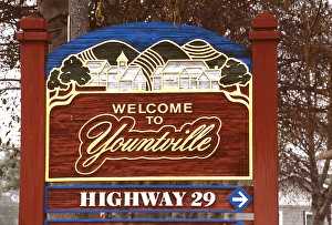 USA, California, Yountville, Napa Valley, wine country, sign at the edge of Yountville USA, California, Yountville, Napa Valley, wine country, sign at the edge of Yountville