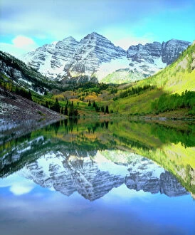 Images Dated 6th May 2014: USA, Colorado, . Rocky Mountains, A Maroon Bells reflecting in Maroon Lake