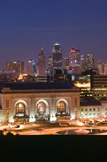 USA, Missouri, Kansas City, Union Station (b.1914) and Kansas City Skyline / Evening USA, Missouri, Kansas City, Union Station (b.1914) and Kansas City Skyline / Evening