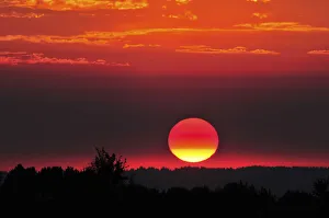 USA, Oregon, Portland. Vivid red sunset. Credit as: Steve Terrill / Jaynes Gallery / DanitaDelimont USA, Oregon, Portland. Vivid red sunset. Credit as: Steve Terrill / Jaynes Gallery / DanitaDelimont