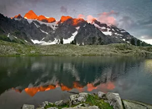 Images Dated 6th September 2007: USA, Washington, North Cascades. Alpenglow on Mt. Shuksan reflected in Lake Ann