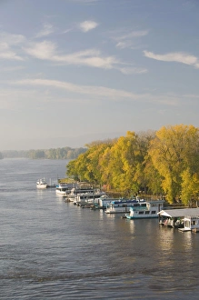 USA-WISCONSIN-Mississippi River Valley-La Crosse: Boat Marina on the Mississippi USA-WISCONSIN-Mississippi River Valley-La Crosse: Boat Marina on the Mississippi