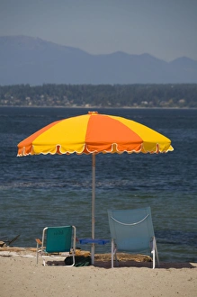 WA, Seattle, Alki Beach, looking out over Elliott Bay, Olympic Mountains in the distance WA, Seattle, Alki Beach, looking out over Elliott Bay, Olympic Mountains in the distance