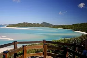 Images Dated 25th June 2004: The Whitsunday Islands, Australia. The white sillica sands of some of the islands