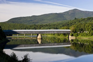 The Windsor-Cornish Covered Bridge spans the Connecticut River between Windsor The Windsor-Cornish Covered Bridge spans the Connecticut River between Windsor