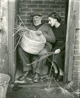 Bee Skep making at Camelsdale, 1937 Bee Skep making at Camelsdale, 1937