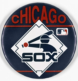 BASEBALL BUTTON. Chicago White Sox button, late-20th century BASEBALL BUTTON. Chicago White Sox button, late-20th century