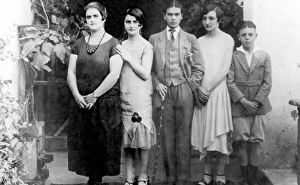 FRIDA KAHLO (1907-1954). Mexican artist. Kahlo dressed in men's clothing (center) FRIDA KAHLO (1907-1954). Mexican artist. Kahlo dressed in men's clothing (center)