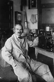 LEE DE FOREST (1873-1961). American inventor. Photographed in 1907 LEE DE FOREST (1873-1961). American inventor. Photographed in 1907