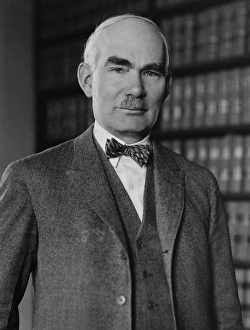 LEE DE FOREST (1873-1961). American inventor. Photographed in 1924 LEE DE FOREST (1873-1961). American inventor. Photographed in 1924
