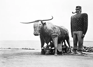 PAUL BUNYAN. The legendary lumberjack of the American Northwest. The statue of Paul Bunyan PAUL BUNYAN. The legendary lumberjack of the American Northwest. The statue of Paul Bunyan