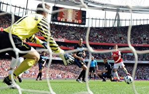 Aaron Ramsey scores Arsenals goal past Edwin van der Sar (Man Utd) Aaron Ramsey scores Arsenals goal past Edwin van der Sar (Man Utd)