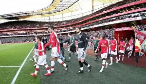 Images Dated 3rd January 2009: Arsenal captain Robin van Persie leads out the team