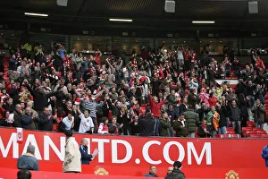Arsenal fans stay in the stadium and sing for 25 minutes after the final whistle Arsenal fans stay in the stadium and sing for 25 minutes after the final whistle