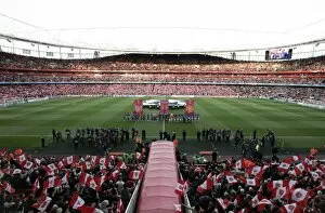 Images Dated 6th May 2009: The Arsenal and Manchester United teams line up before the match