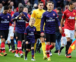 Arsenal Mascot walks out with Thomas Vermaelen (Arsenal). Manchester United 2:1 Arsenal Arsenal Mascot walks out with Thomas Vermaelen (Arsenal). Manchester United 2:1 Arsenal