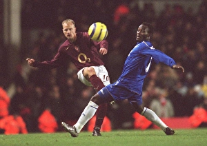 Dennis Bergkamp (Arensal) Micahel Essien (Chelsea). Arsenal 0:2 Chelsea Dennis Bergkamp (Arensal) Micahel Essien (Chelsea). Arsenal 0:2 Chelsea