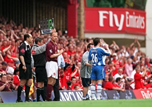 Dennis Bergkamp (Arsenal) comes on as a substitute. Arsenal 4:2 Wigan Athletic Dennis Bergkamp (Arsenal) comes on as a substitute. Arsenal 4:2 Wigan Athletic