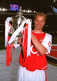 Dennis Bergkamp (Arsenal) with the FA Cup Trophy. Arsenal 1:0 Southampton Dennis Bergkamp (Arsenal) with the FA Cup Trophy. Arsenal 1:0 Southampton