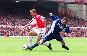 Dennis Bergkamp breaks past Everton defender Alan Stubbs to set up the 2nd Arsenal goal Dennis Bergkamp breaks past Everton defender Alan Stubbs to set up the 2nd Arsenal goal