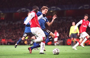 Emmanuel Eboue scores 2nd goal under pressure from Mario Fillinger (Hamburg) Emmanuel Eboue scores 2nd goal under pressure from Mario Fillinger (Hamburg)