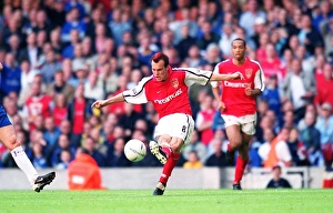 Fredrik Ljungberg shoots past Chelsea goalkeeper Carlo Cudicini to score the 2nd Arsenal Fredrik Ljungberg shoots past Chelsea goalkeeper Carlo Cudicini to score the 2nd Arsenal
