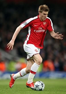 Images Dated 6th May 2009: Heartbreaking Semi-Final: Arsenal's Nicklas Bendtner vs Manchester United, UEFA Champions League
