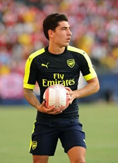 Images Dated 1st August 2016: Hector Bellerin in Action: Arsenal vs. Chivas (2016-17)