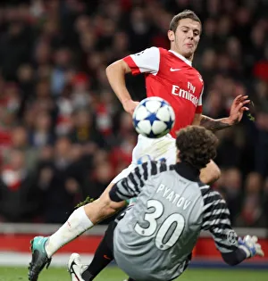 Jack Wilshere scores Arsenals 4th goal past Andriy Pyatov (Shaktar) Jack Wilshere scores Arsenals 4th goal past Andriy Pyatov (Shaktar)