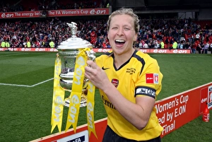 Jayne Ludlow (Arsenal) with the FA Cup Trophy Jayne Ludlow (Arsenal) with the FA Cup Trophy