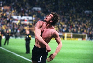 Jens Lehmann (Arsenal) celebrates at the end of the match Jens Lehmann (Arsenal) celebrates at the end of the match