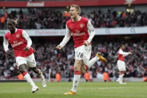 Nicklas Bendtner celebrates scoring Arsenas goal with Bacary Sagna Nicklas Bendtner celebrates scoring Arsenas goal with Bacary Sagna