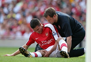 Robin van Persie (Arsenal) with Physio Colin Lewin Robin van Persie (Arsenal) with Physio Colin Lewin