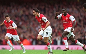 Robin van Persie scores Arsenals goal from a free kick Robin van Persie scores Arsenals goal from a free kick
