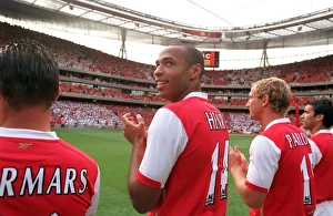 Thierry Henry (Arsenal) line up with the Legends Thierry Henry (Arsenal) line up with the Legends