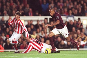 Thierry Henry beats Staven Caldwell (Sunderland) on his way to scoring Arsenals 3rd goal Thierry Henry beats Staven Caldwell (Sunderland) on his way to scoring Arsenals 3rd goal
