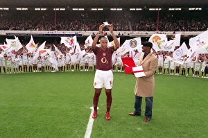 Legends/ex players henry thierry/thierry henry presented golden canon ian wright Legends/ex players henry thierry/thierry henry presented golden canon ian wright