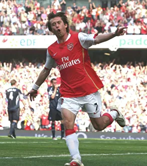 Tomas Rosicky celebrates scoring the 1st Arsenal goal Tomas Rosicky celebrates scoring the 1st Arsenal goal
