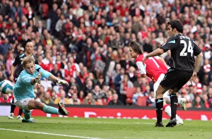 Tomas Rosicky scores Arsenals 2nd goal past Jussi Jaaskelainen (Bolton) Tomas Rosicky scores Arsenals 2nd goal past Jussi Jaaskelainen (Bolton)