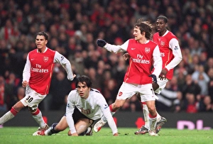 Tomas Rosicky scores Arsenals 3rd goal watched Jeremie Aliadiere and Emmanuel Adebayor as Ricardo Rocha (Tottenham) Tomas Rosicky scores Arsenals 3rd goal watched Jeremie Aliadiere and Emmanuel Adebayor as Ricardo Rocha (Tottenham)