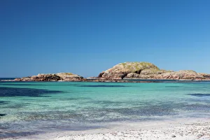 Bay at the back of the Ocean on Iona, Scotland Bay at the back of the Ocean on Iona, Scotland