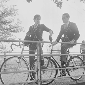 David Essex as Jim Maclaine with Robert Lindsay as Terry David Essex as Jim Maclaine with Robert Lindsay as Terry