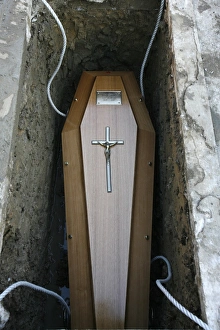 Universal images group/editorial religion roman catholicism/burial Universal images group/editorial religion roman catholicism/burial