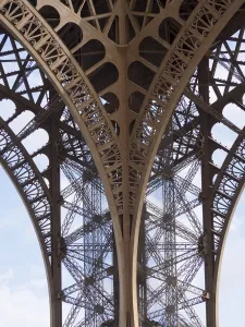 The Eiffel Tower Print: A Detailed Skyline