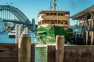 Images Dated 8th August 2016: Freshwater Class Ferry Docking at Circular Quay
